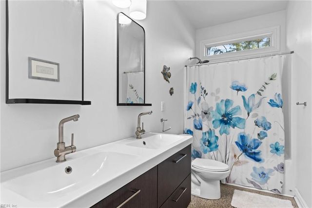 1624 N Muddy Creek Rd RD, Virginia Beach, VA 23456