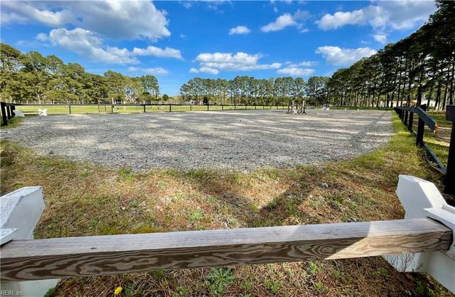 1624 N Muddy Creek Rd RD, Virginia Beach, VA 23456