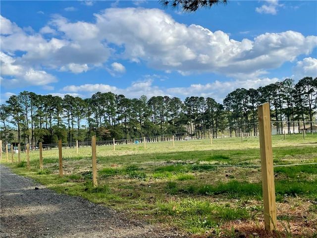 1624 N Muddy Creek Rd RD, Virginia Beach, VA 23456