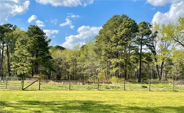 1624 N Muddy Creek Rd RD, Virginia Beach, VA 23456