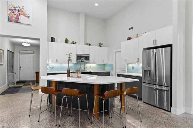 1624 N Muddy Creek Rd RD, Virginia Beach, VA 23456