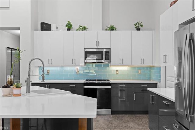 1624 N Muddy Creek Rd RD, Virginia Beach, VA 23456