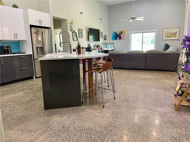 1624 N Muddy Creek Rd RD, Virginia Beach, VA 23456