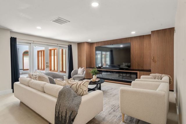 27 Rutgers Rd, Andover, MA 01810