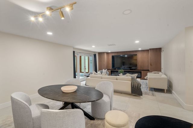 27 Rutgers Rd, Andover, MA 01810