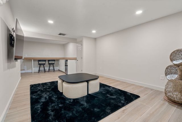 27 Rutgers Rd, Andover, MA 01810