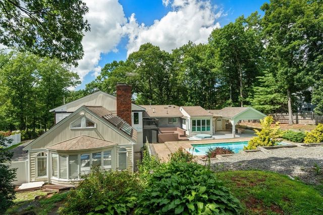 27 Rutgers Rd, Andover, MA 01810