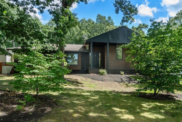 27 Rutgers Rd, Andover, MA 01810