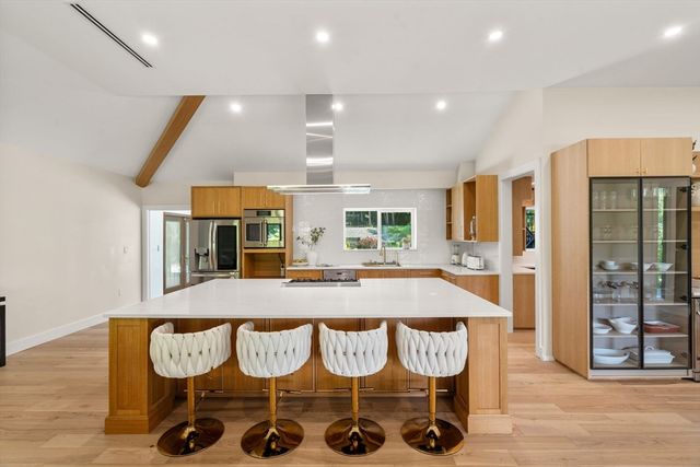 27 Rutgers Rd, Andover, MA 01810