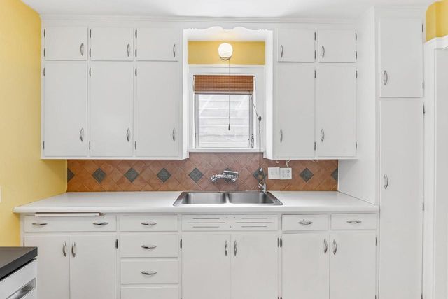 2005 Carey Court, Madison, WI 53704