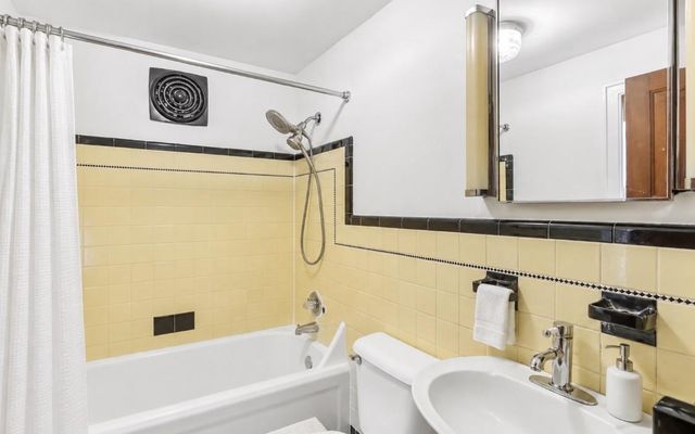 2005 Carey Court, Madison, WI 53704