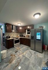 21 Helen Drive, Moonachie, NJ 07074