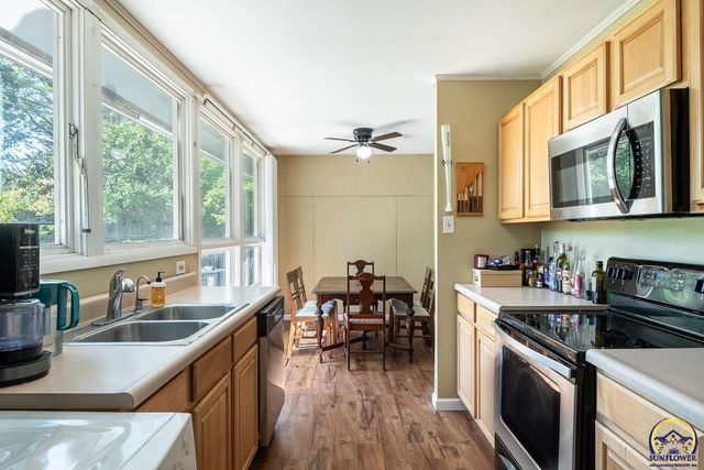 1307 SW Argyll ST, Topeka, KS 66611