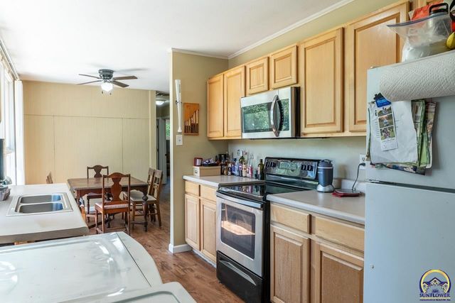 1307 SW Argyll ST, Topeka, KS 66611