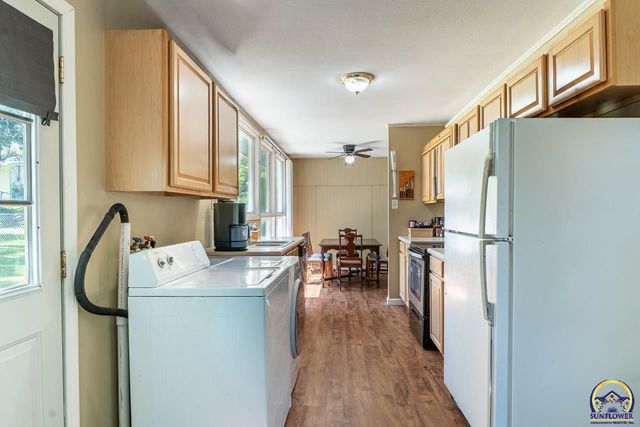 1307 SW Argyll ST, Topeka, KS 66611