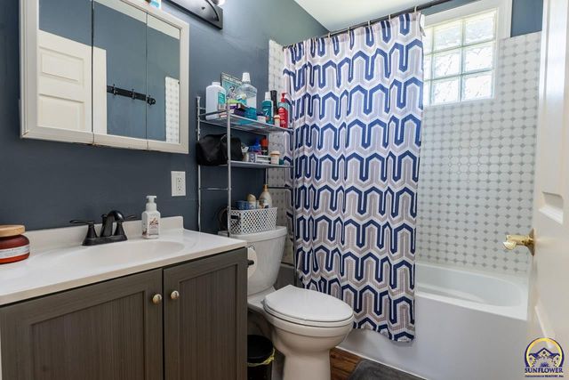 1307 SW Argyll ST, Topeka, KS 66611