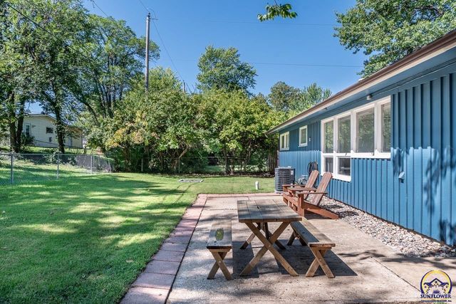 1307 SW Argyll ST, Topeka, KS 66611