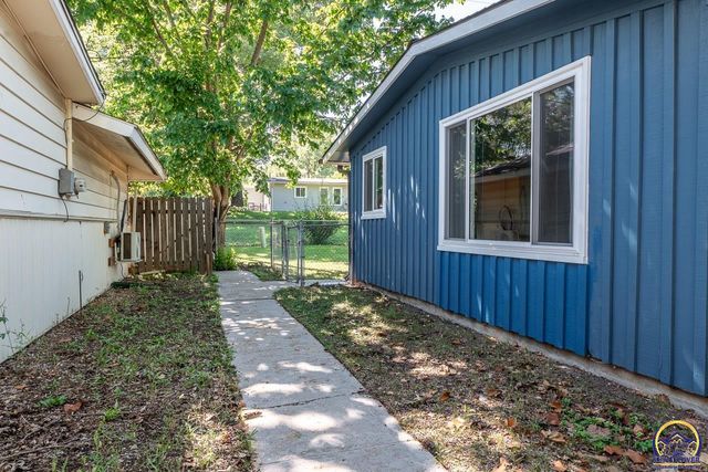 1307 SW Argyll ST, Topeka, KS 66611