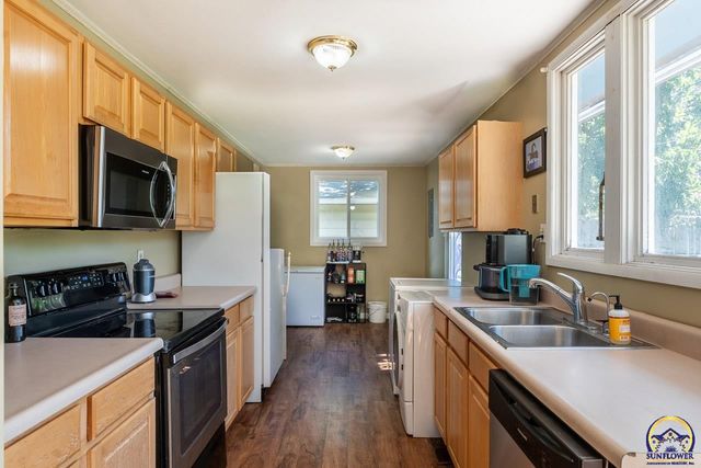 1307 SW Argyll ST, Topeka, KS 66611