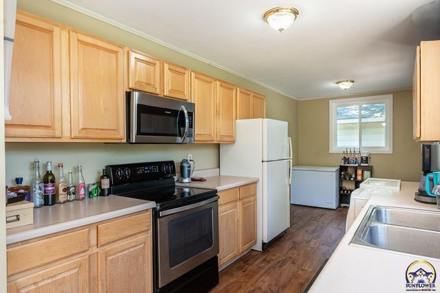 1307 SW Argyll ST, Topeka, KS 66611