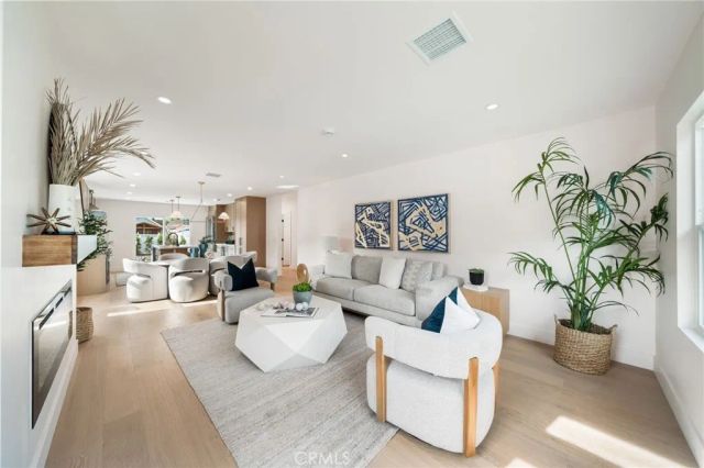 5113 5th Avenue, Los Angeles, CA 90043