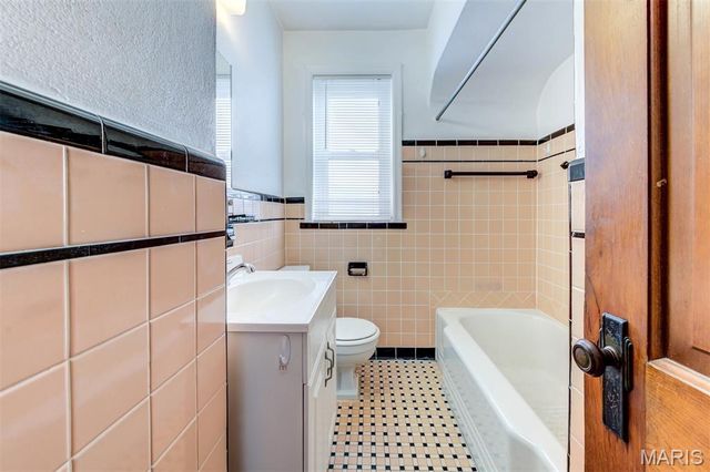 6663 Devonshire Avenue, St Louis, MO 63109