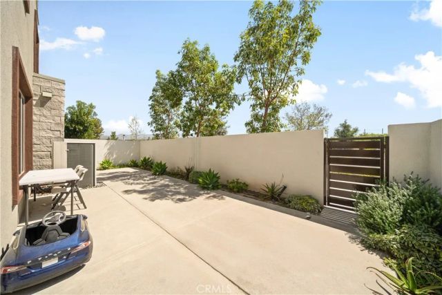 203 Lynx, Irvine, CA 92618