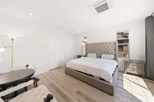 203 Lynx, Irvine, CA 92618
