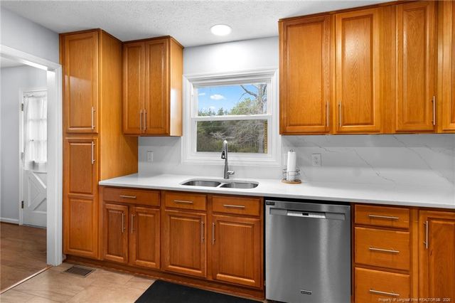 3488 School Road, Fayetteville, NC 28306