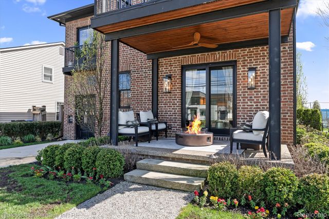 850 GREENWOOD Street, Birmingham, MI 48009