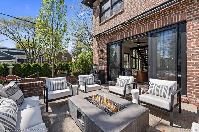 850 GREENWOOD Street, Birmingham, MI 48009