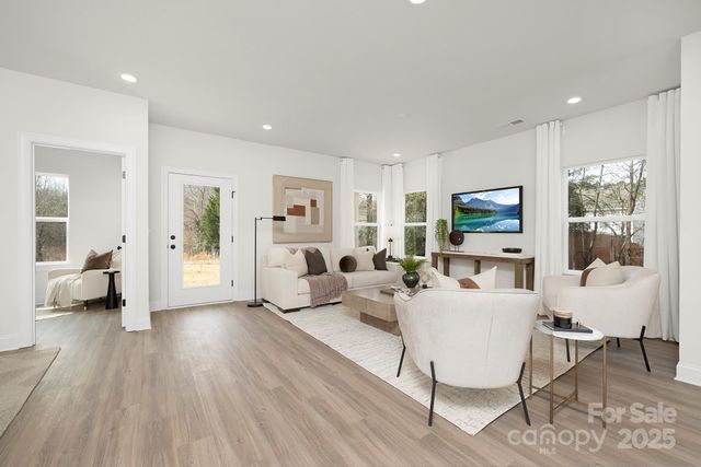 9427 Weston Woods Lane, Charlotte, NC 28216