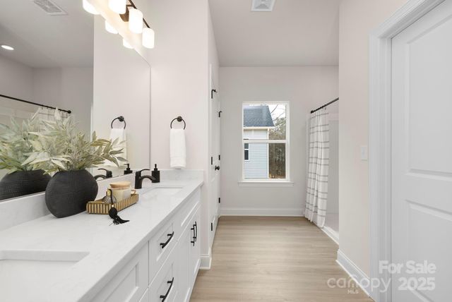 9427 Weston Woods Lane, Charlotte, NC 28216