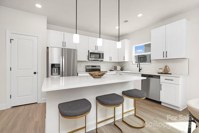 9427 Weston Woods Lane, Charlotte, NC 28216