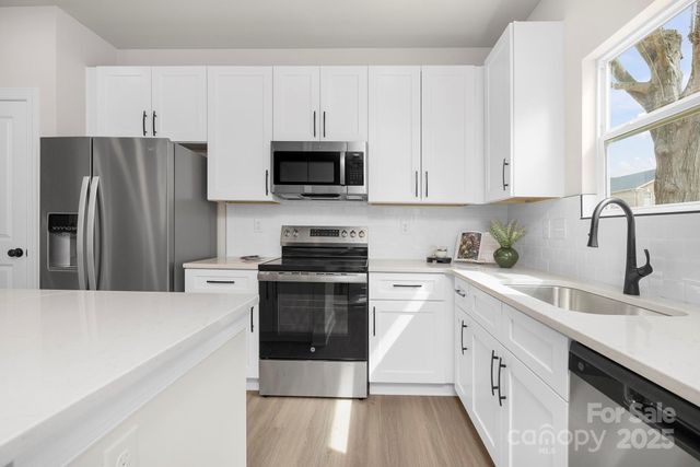 9427 Weston Woods Lane, Charlotte, NC 28216