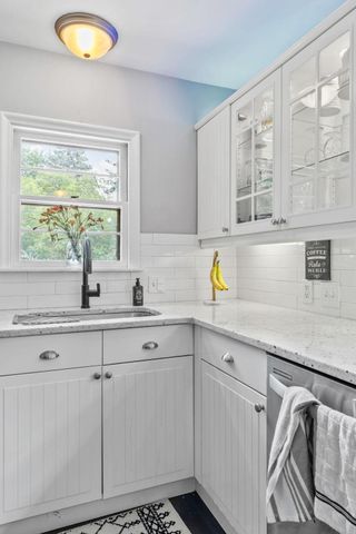 1124 Rhode Island Avenue N, Golden Valley, MN 55427