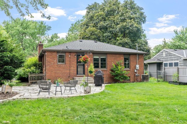 1124 Rhode Island Avenue N, Golden Valley, MN 55427