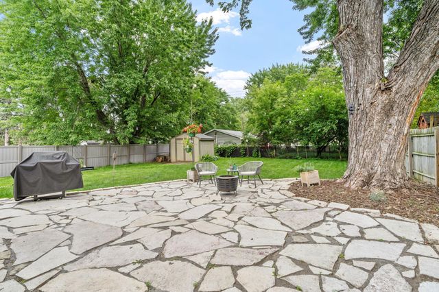 1124 Rhode Island Avenue N, Golden Valley, MN 55427