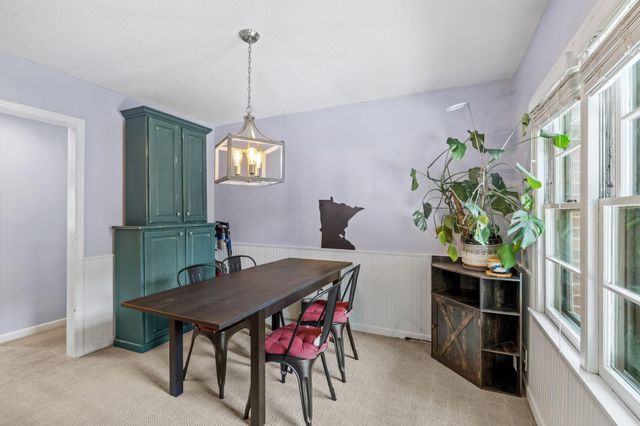 1124 Rhode Island Avenue N, Golden Valley, MN 55427