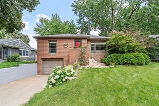 1124 Rhode Island Avenue N, Golden Valley, MN 55427