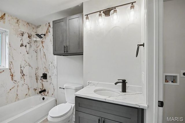 406 Meyer Avenue, St Louis, MO 63122