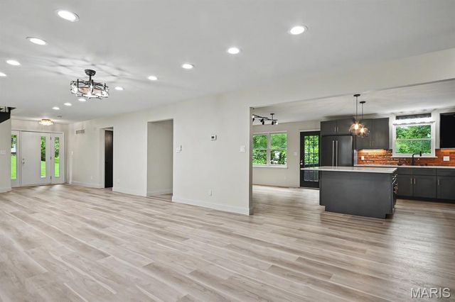 406 Meyer Avenue, St Louis, MO 63122