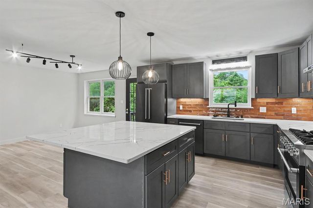 406 Meyer Avenue, St Louis, MO 63122