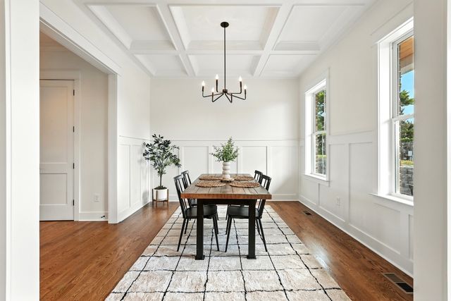 500 Country Club Dr, Dickson, TN 37055