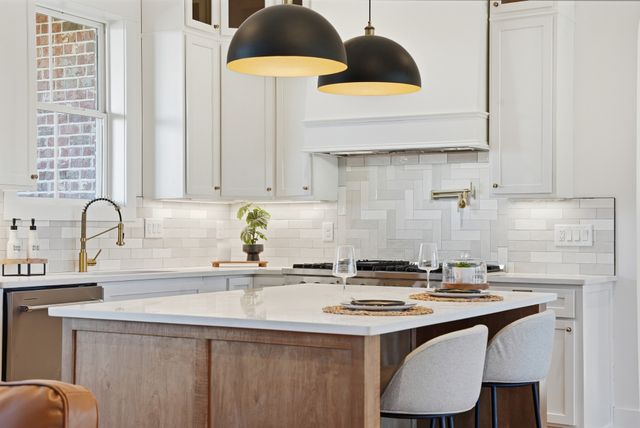 500 Country Club Dr, Dickson, TN 37055