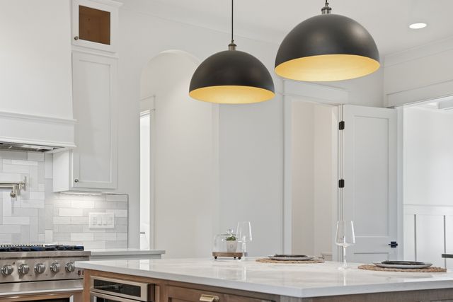 500 Country Club Dr, Dickson, TN 37055