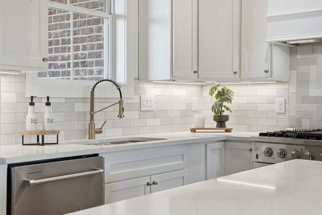 500 Country Club Dr, Dickson, TN 37055