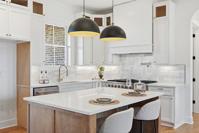 500 Country Club Dr, Dickson, TN 37055