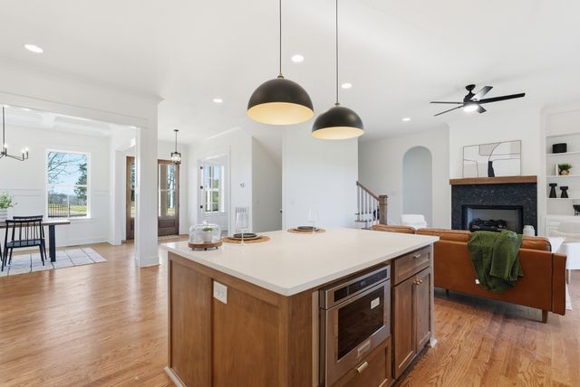 500 Country Club Dr, Dickson, TN 37055