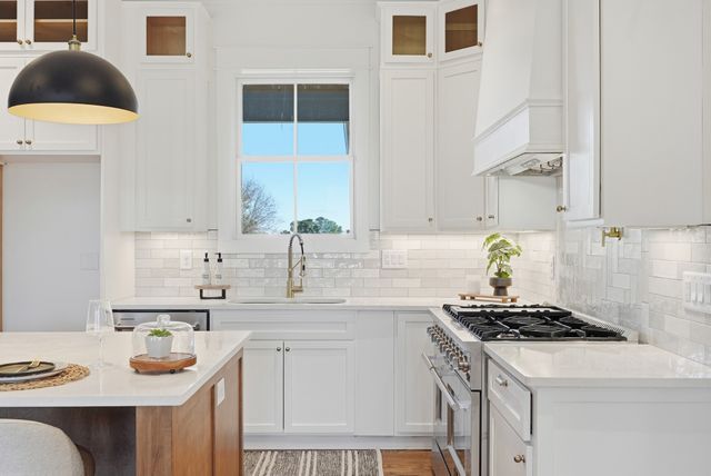 500 Country Club Dr, Dickson, TN 37055